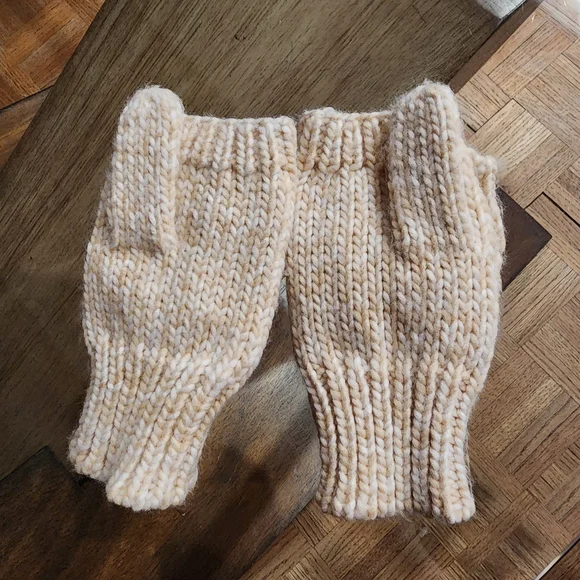 Torrid Cream Knit Gloves, Scarf, Hat Set - Picture 3 of 13